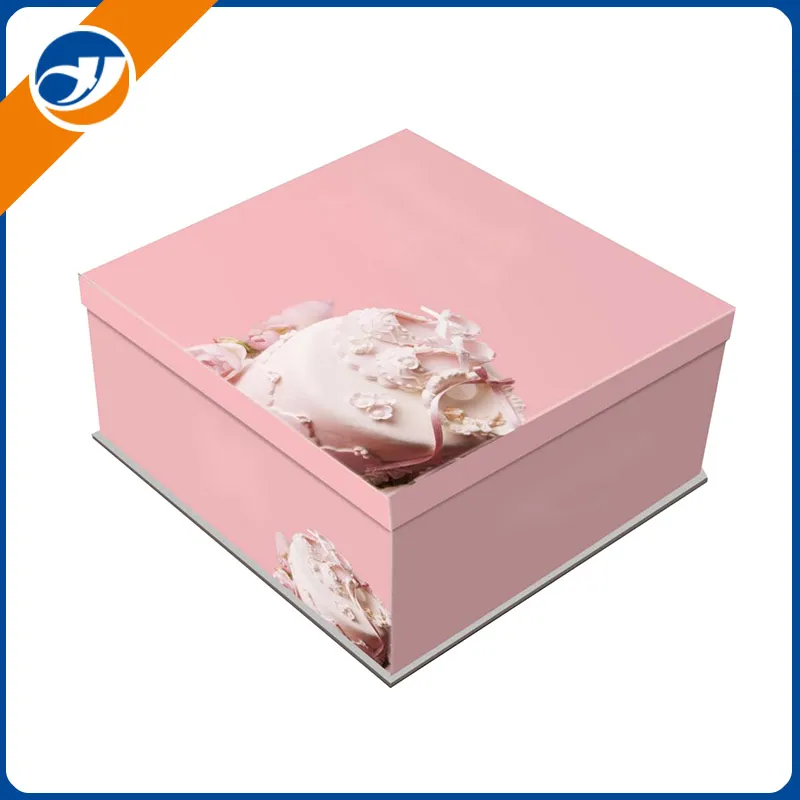 Will a Cake Stay Fresh in a Cake Box?